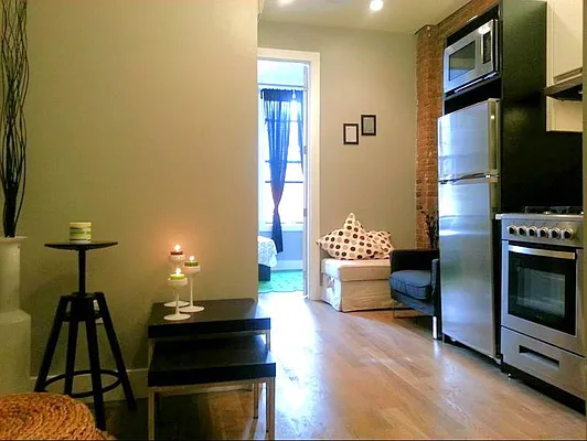 Rented by Realty Advisors Group | media 33