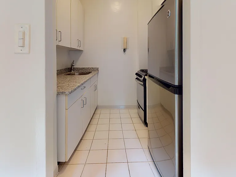 412 E 55th St #2F — Photo 5