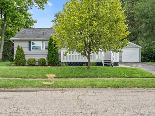 386 Dundee Cir, Dayton, OH 45431