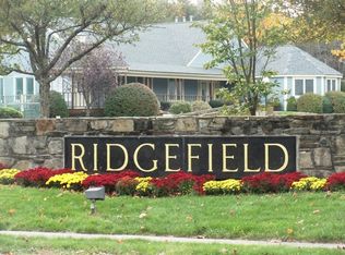 307 Ridgefield Cir #D, Clinton, MA 01510