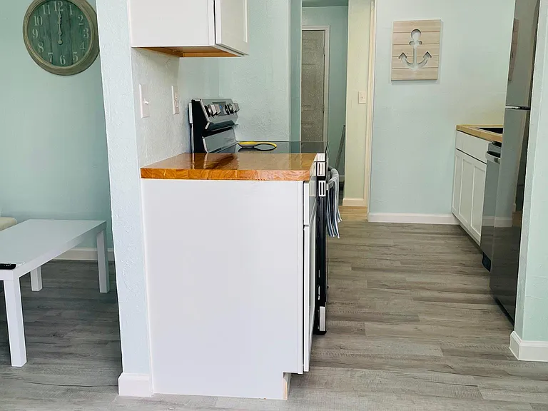 105 NE Railroad Ave #1 — Photo 5