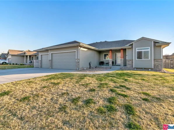 2009 Titan Springs Dr, Papillion, NE 68133