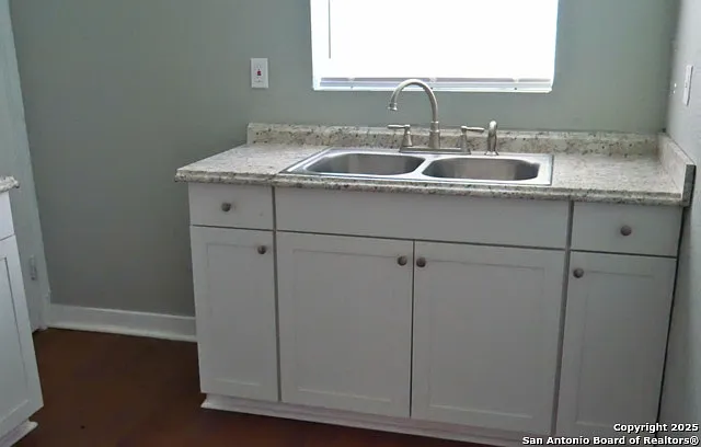 2 bed, 1.0 bath, 938 sqft, $1,425 — Photo 4