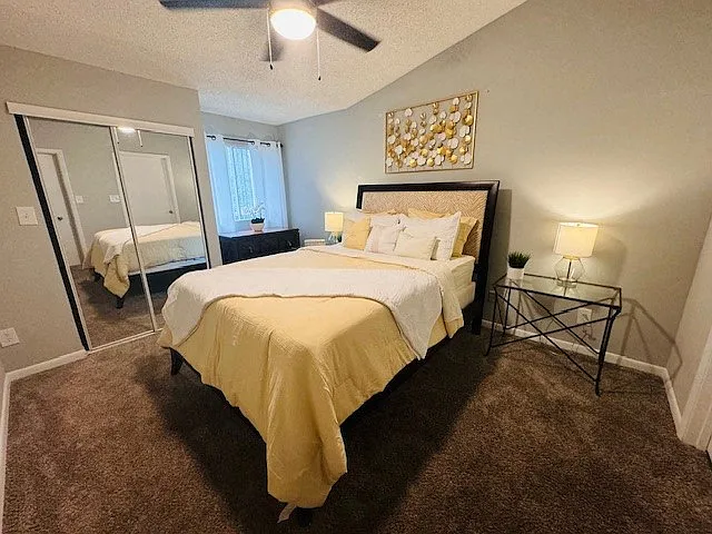 Country Club Lakes Apartments — Photo 12