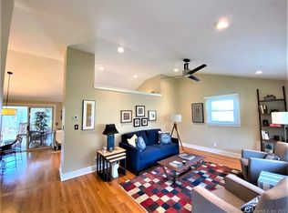 10 Orchard Ln, Old Saybrook, CT 06475