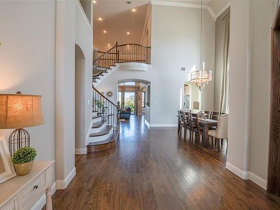 5th image of 653 Meadow Creek Dr