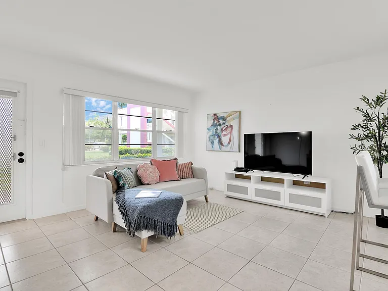 175 Fanshaw E — Photo 6