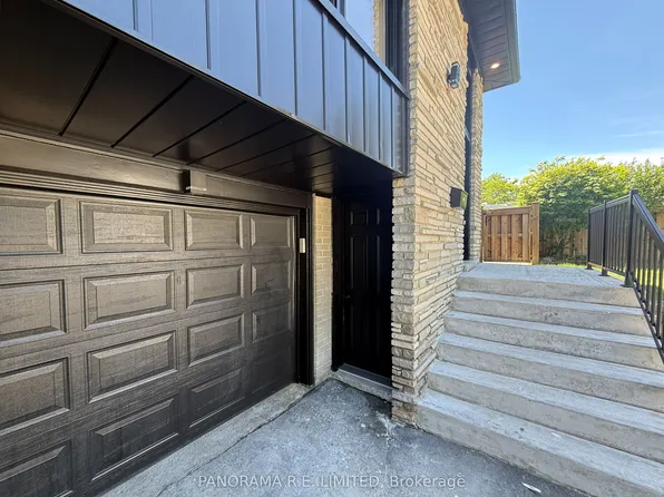606 Abana Rd, Mississauga, ON L5A 1H4