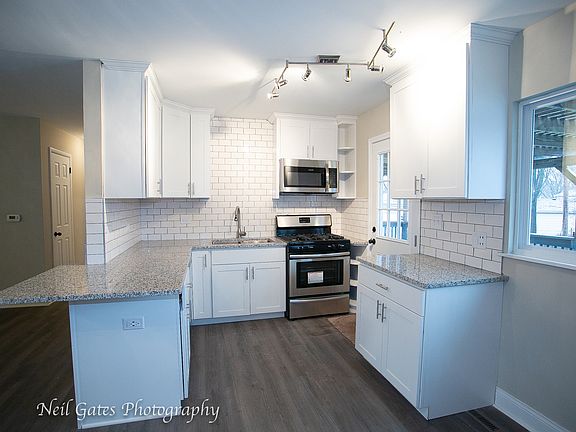 5th image of 333 E Fullerton Ave