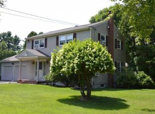 91 Forest Dr, Bedford, NH 03110