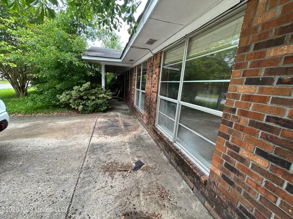 2074 Trailwood Dr, Biloxi, MS 39532