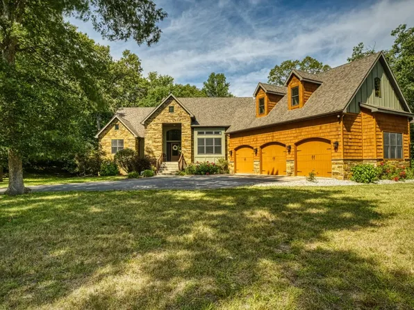 8468 Old Oak Dr, Demotte, IN 46310