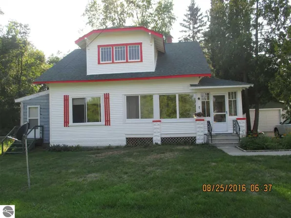 330 7th Ave, Tawas City, MI 48763