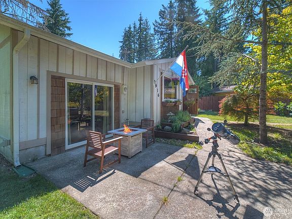 4th image of 3916 Rainbow Court NW
