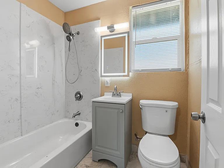 1641 E 6th St #1641 — Photo 10