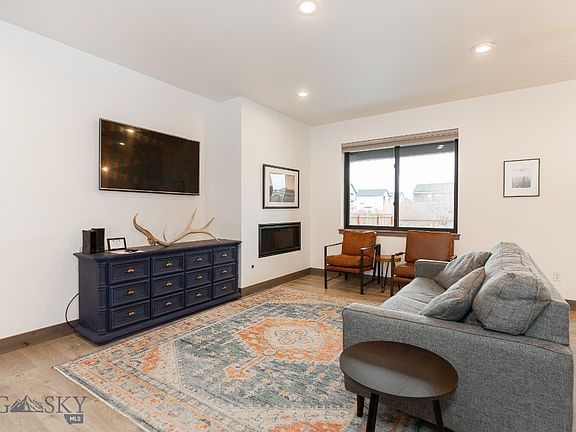 2nd image of 1082 Cassandra Ln
