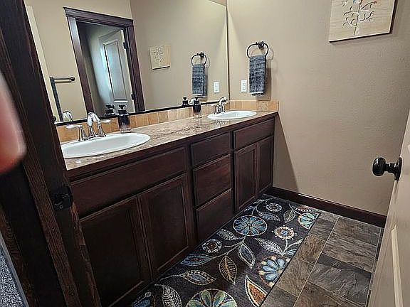 4th image of 3291 W Apricot Rd