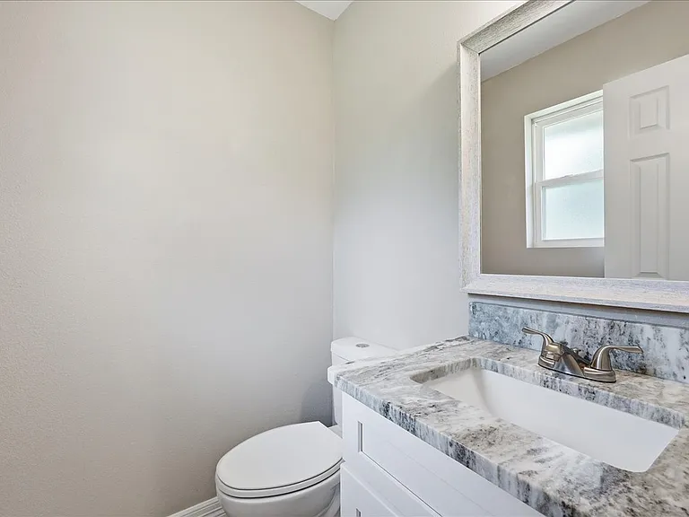 1040 Pine Cove St — Photo 7
