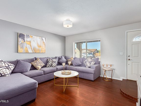 3rd image of 941 W MANHATTON Drive