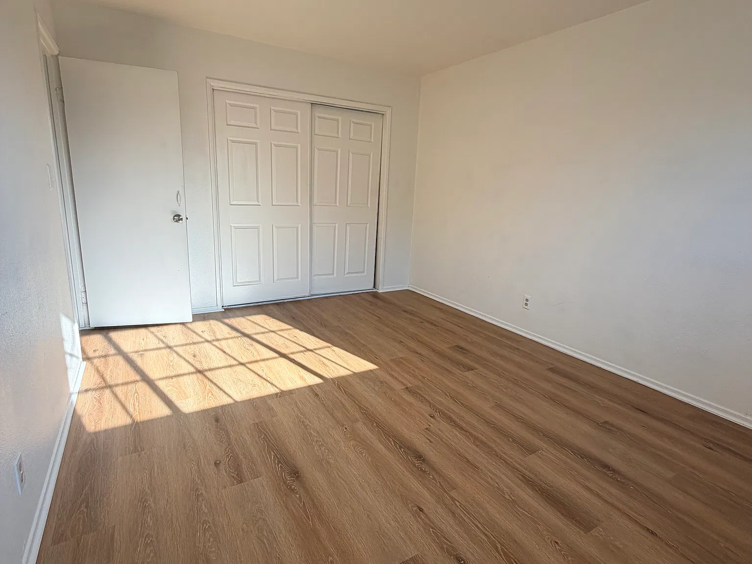 2 bed, 1000 sqft, $2,200 — Photo 4