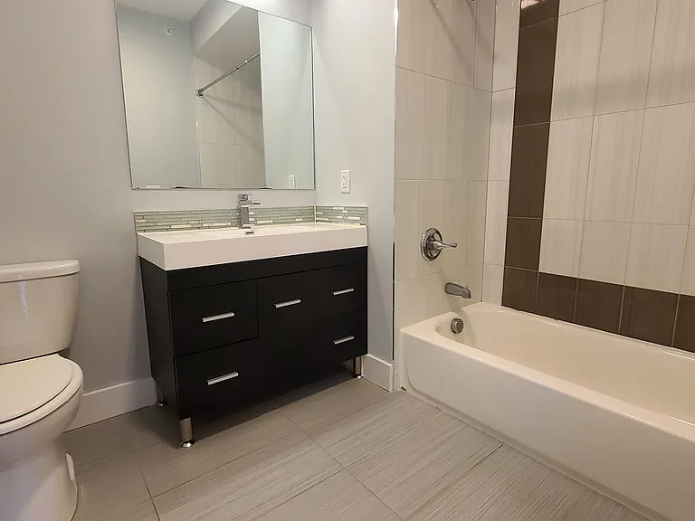 5711 Washington St #404 — Photo 10