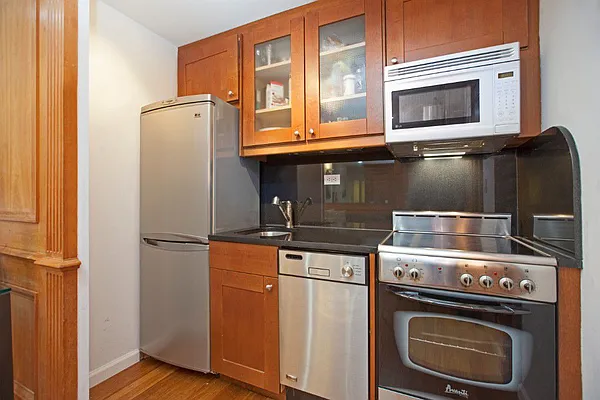 Rented by Global Realty Opportunities | media 12