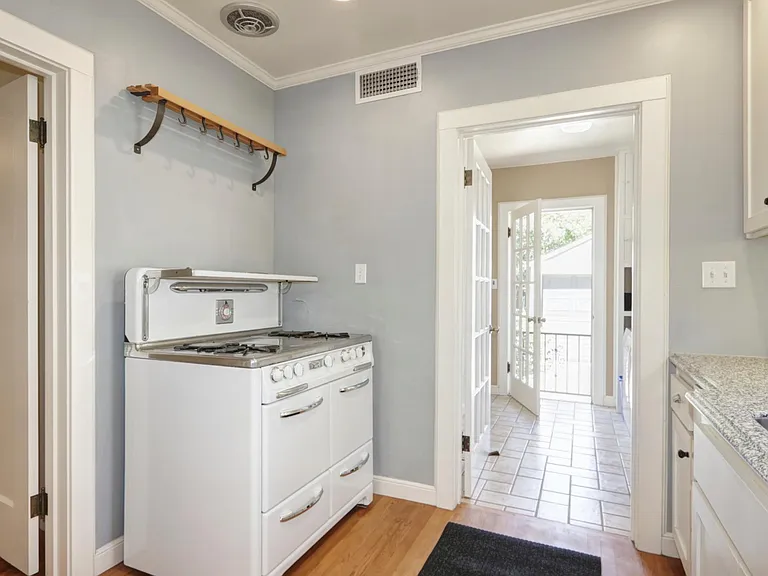 450 Coloma Way — Photo 23