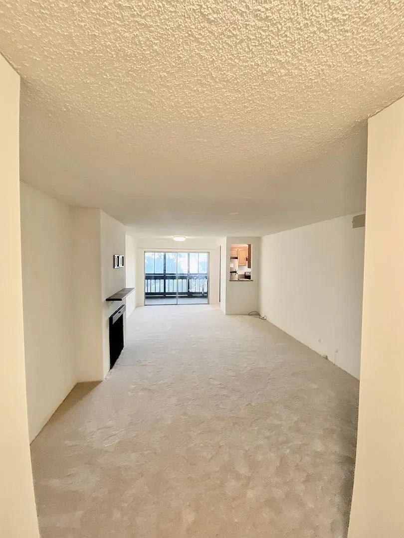 Beautiful 1 Bedroom Condo With An Amazing View In Gated Community — Photo 1