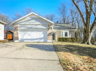 3431 Tudor Dr, Leavenworth, KS 66048