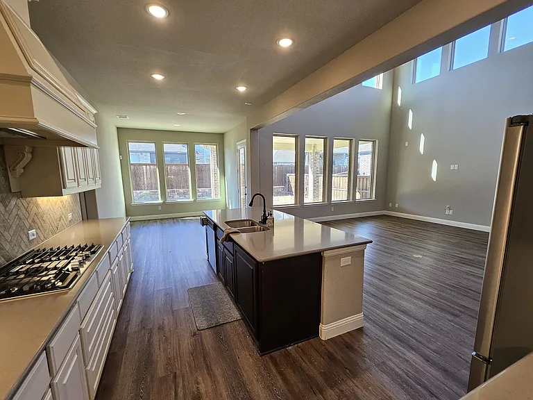 810 Elm Park Dr — Photo 3