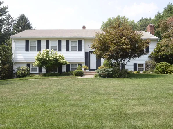 33 Cardinal Rd, Middletown, NJ 07748