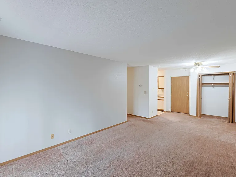 Cambridge Apartments — Photo 58