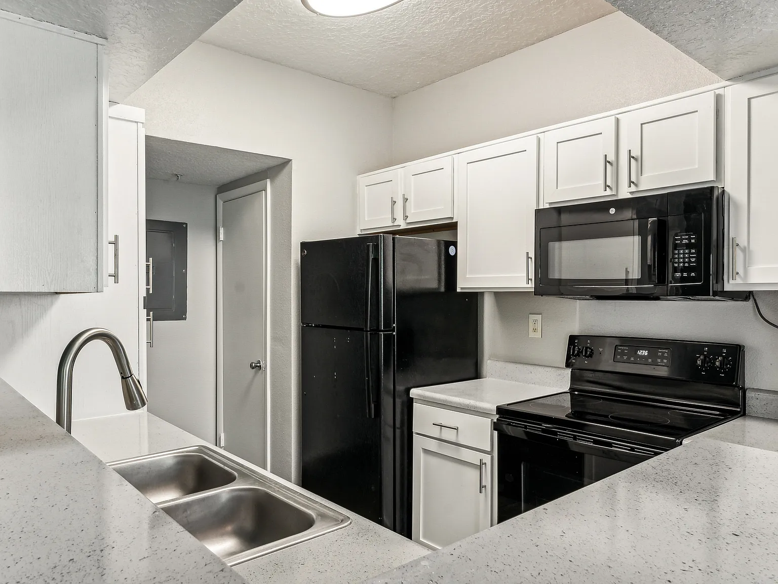 Waterford Creek Apartments — Photo 4