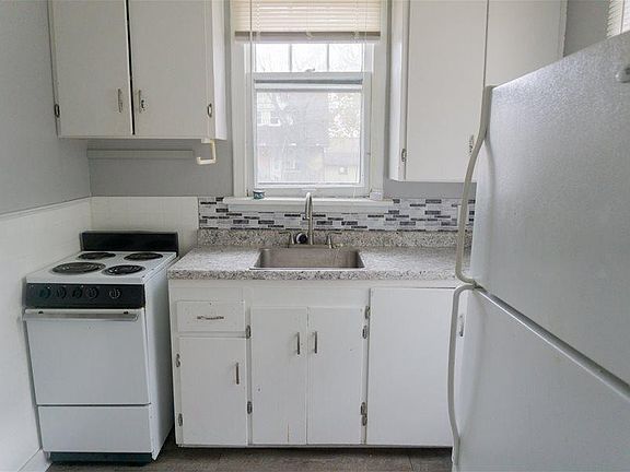 2nd image of 19 N Ferry St #3