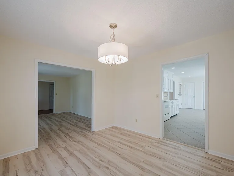 1828 Jacobs Ln — Photo 9