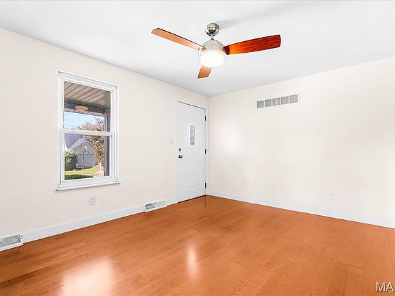 5th image of 209 Oak St