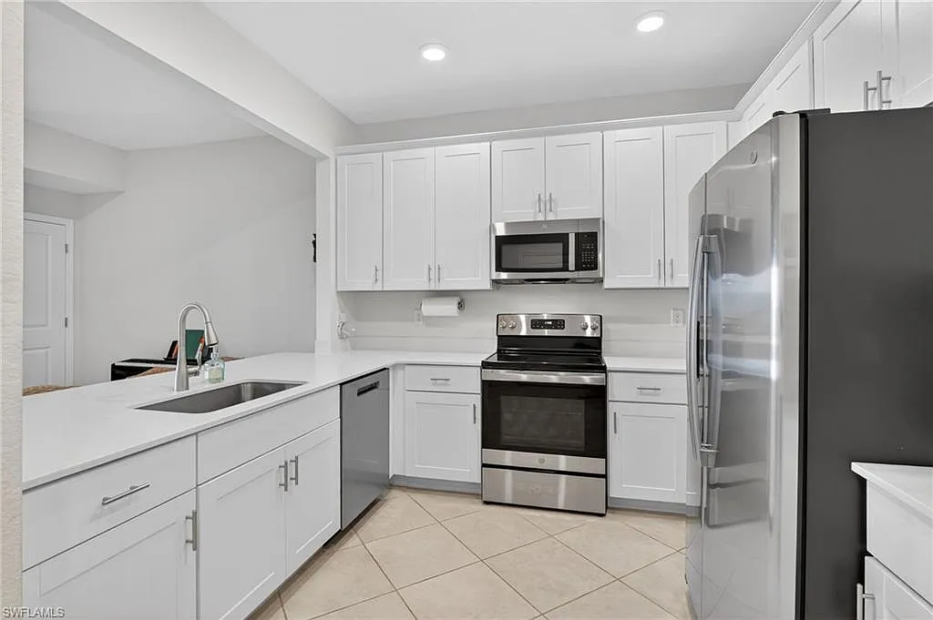 3 bed, 2.5 bath, 1879 sqft, $2,400 — Photo 4