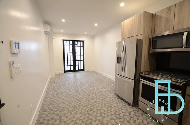 Rented by Miron Realty Group | media 14