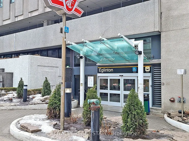 2221 Yonge St #1705 — Photo 39