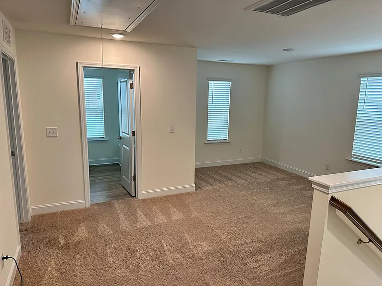 24 Blackthorn Ln — Photo 5
