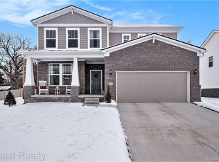 5014 Shoreham Cir, Clarkston, MI 48346