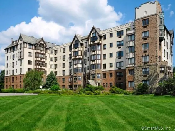 47 Lafayette Pl APT 2G, Greenwich, CT 06830