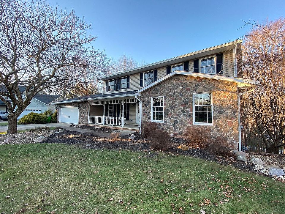 2nd image of 3253 Carriage Way
