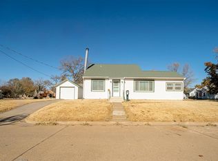 6 Tenlawns Pl, Salina, KS 67401