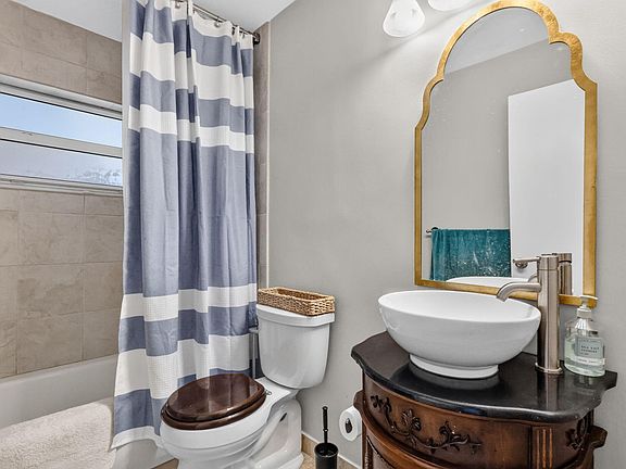 4th image of 213 Rio Vista Cir