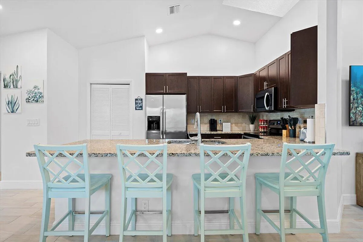 3 bed, 2.0 bath, 1650 sqft, $4,000 — Photo 1