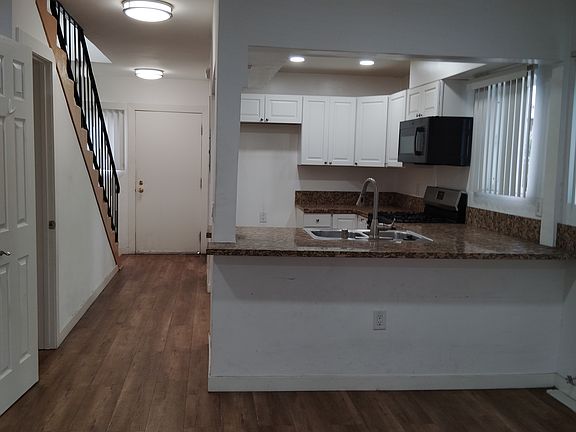 4th image of 10901 Blix St APT 11