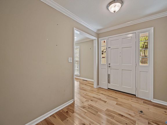 4th image of 2700 Garth Rd SE