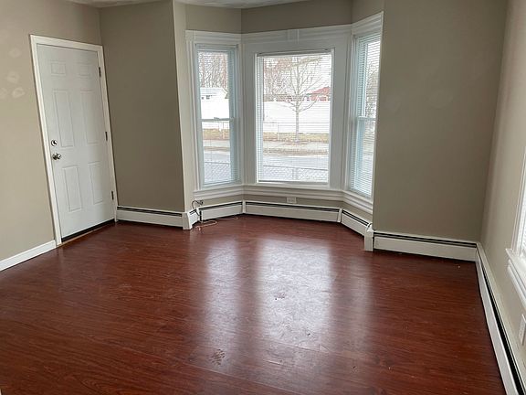 3rd image of 9 Forest Ave Floor 1