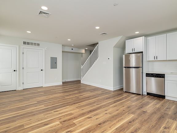 5th image of 112 Washington Ave #9